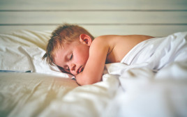 ילד ישן  (צילום: אינגאימג')