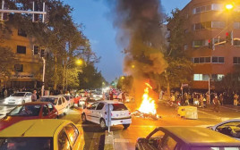 המחאות באיראן (צילום: רויטרס)