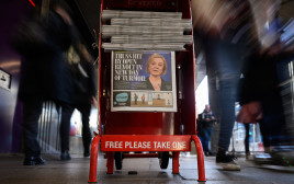 עיתון בריטי (צילום:  Leon Neal/Getty Images)