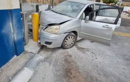 הרכב הפלסטיני שהתנגש במעבר ריחן (צילום: רשות המעברים במשרד הביטחון)