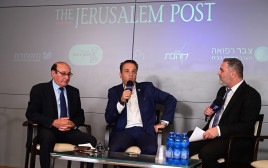 משמאל: יוסי אלקובי נשיא התאחדות המלאכה והתעשייה בישראל, ועו"ד רועי כהן, נשיא להב (צילום: מרק ישראל סלם)