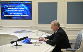 נשיא רוסיה ולדימיר פוטין צופה בתרגיל הגרעין (צילום: רויטרס)