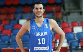 שחקן נבחרת ישראל גיא פניני (צילום: דני מרון)