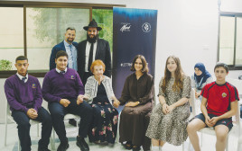איב קוגלר במפגש עם בני נוער יהודים ומוסלמים (צילום: מצעד החיים)