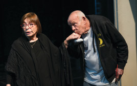 ההצגה "אני סבתא שלך", שלמה וישינסקי, רבקה מיכאלי (צילום: רדי רובינשטיין)