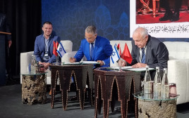 חתימת ההסכם בין מקורות לחברת המים המרוקאית (צילום: באדיבות חברת "מקורות")