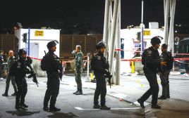 זירת הפיגוע במחסום שועפאט (צילום: אוליביה פיטוסי, פלאש 90)