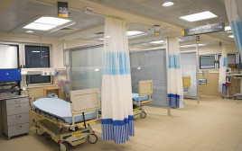  חדר מיון. עומסים כבדים ותורים ממושכים (צילום: אבי דישי, פלאש 90)