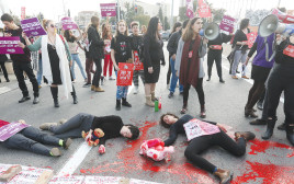 הפגנת נשים נגד אלימות (צילום: מרק ישראל סלם)