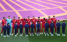 מונדיאל 2022: שחקני נבחרת איראן בפתח המשחק מול אנגליה (צילום:  REUTERS/Marko Djurica)