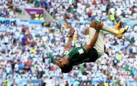 שחקן נבחרת ערב הסעודית סאלם אל-דווסארי חוגג מול ארגנטינה (צילום: רויטרס)