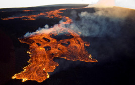 התפרצות הר הגעש "מאונה לואה" (צילום: רויטרס)
