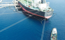 דליפת נפט במפרץ אילת (צילום: שגיא מרקמן, המשרד להגנת הסביבה)