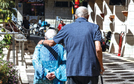 זוג מבוגר (צילום: נתי שוחט, פלאש 90)