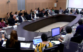 מהומה בוועדה המסדרת סביב נושא הלהט"ב (צילום: צילום מסך מערוץ הכנסת)