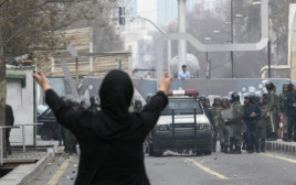 מחאת החיג'אב בטהרן (צילום:  REUTERS/Stringer)