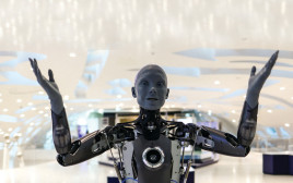 רובוט דמוי אדם (צילום: רויטרס)
