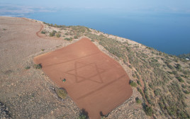 דגל ישראל בשדה החיטה (צילום: אסף טריפון)