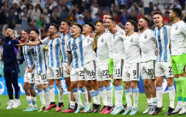 שחקני נבחרת ארגנטינה חוגגים (צילום: רויטרס)