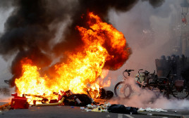 עימותים בפריז (צילום:  REUTERS/Sarah Meyssonnier/Pool)