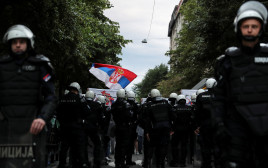 מחאה של לאומנים סרבים בבלגרד (צילום:  REUTERS/Marko Djurica)