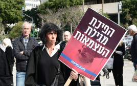 הפגנת עורכי הדין בתל אביב נגד הרפורמה במערכת המשפט (צילום: אבשלום ששוני)