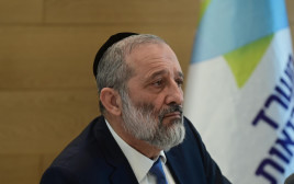 אריה דרעי במשרד הבריאות (צילום: תומר נויברג פלאש 90)