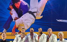 אליפות ישראל בג'ודו, המדליסטים מעל 100 ק"ג: פיטר פלצ'יק (משמאל) עם סרפים קומפנייץ (צילום: אתר רשמי, איגוד הג'ודו)