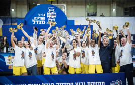מכבי אשדוד מחזיקת גביע המדינה כדורסל נשים (צילום: אתר רשמי, איגוד הכדורסל)