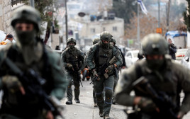 כוחות מיוחדים בפעילות במזרח ירושלים  (צילום: REUTERS/Ammar Awad)