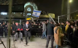 עמדת השידור של חדשות 13, בזירת הפיגוע בירושלים  (צילום: חדשות 13)