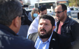 חבר הכנסת אלמוג כהן בהפגנה באוניברסיטת תל אביב (צילום: אבשלום ששוני)