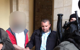 פגע בסמלי הדת: תייר אמריקאי חשוד בהשחתת פסל בכנסייה בירושלים (צילום: דוברות המשטרה)