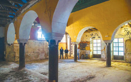 בית הכנסת ארכיון (צילום: CRISTINA QUICLER via Getty Images)
