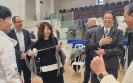 שגריר יפן מבקר בתחרות סיף במכון וינגייט (צילום: זאב ינאי, גלאי תקשורת)