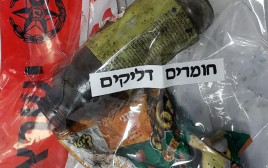 אחד מבקבוקי התבערה שנתפסו ושימשו את החשודים ממזרח ירושלים (צילום: דוברות המשטרה)