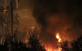 תיעוד מהמהומות בחווארה (צילום: צילום מסך רויטרס)
