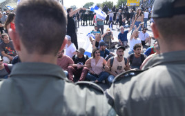 המשטרה נגד המפגינים נגד הרפורמה בתל אביב (צילום: תומר נויברג פלאש 90)