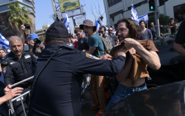 המשטרה נגד המפגינים נגד הרפורמה בתל אביב (צילום: תומר נויברג, פלאש 90)