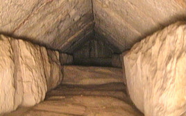 המנהרה המסתורית שאותרה בפירמידה הגדולה של גיזה (צילום: רויטרס)