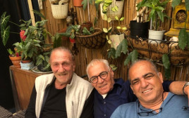 קרלוס אדרי, הרצל פיטוסי ואברהם לב במפגש נוסטלגי של שחקני עבר (צילום: באדיבות המצולמים)