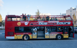 אוטובוס תיירים בירושלים (צילום: דנה חפצדי)