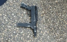 נשק המחבל בפיגוע הירי בחווארה (צילום: רשתות ערביות)