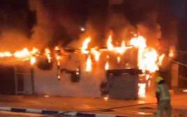 השריפה בשוק הבדואי ברהט  (צילום: צילום מסך טוויטר)