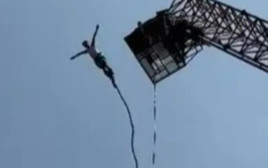 מפחיד - קפץ בנג'י מגובה של עשרות מטרים וזה הסתיים רע מאוד (צילום: צילום מתוך טוויטר)