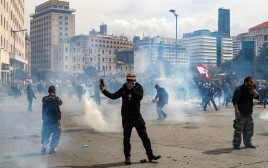 מחאה בביירות נגד הקריסה הכלכלית בלבנון (צילום: gettyimages)
