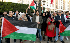 מחאה אנטי-ישראלית מול בניין הממשלה ברבאט (צילום: gettyimages)