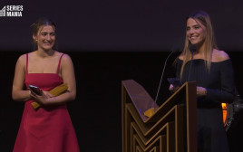 פרס השחקנית הראשית הטובה ביותר בסיריס מאניה הוענק לרותם סלע וגל מלכה (צילום: יח"צ)