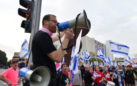 הפגנה נגד הרפורמה במערכת המשפט בתל אביב (צילום: אבשלום ששוני)