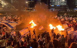 המחאה נגד הרפורמה המשפטית בכביש איילון (צילום: אבשלום ששוני)